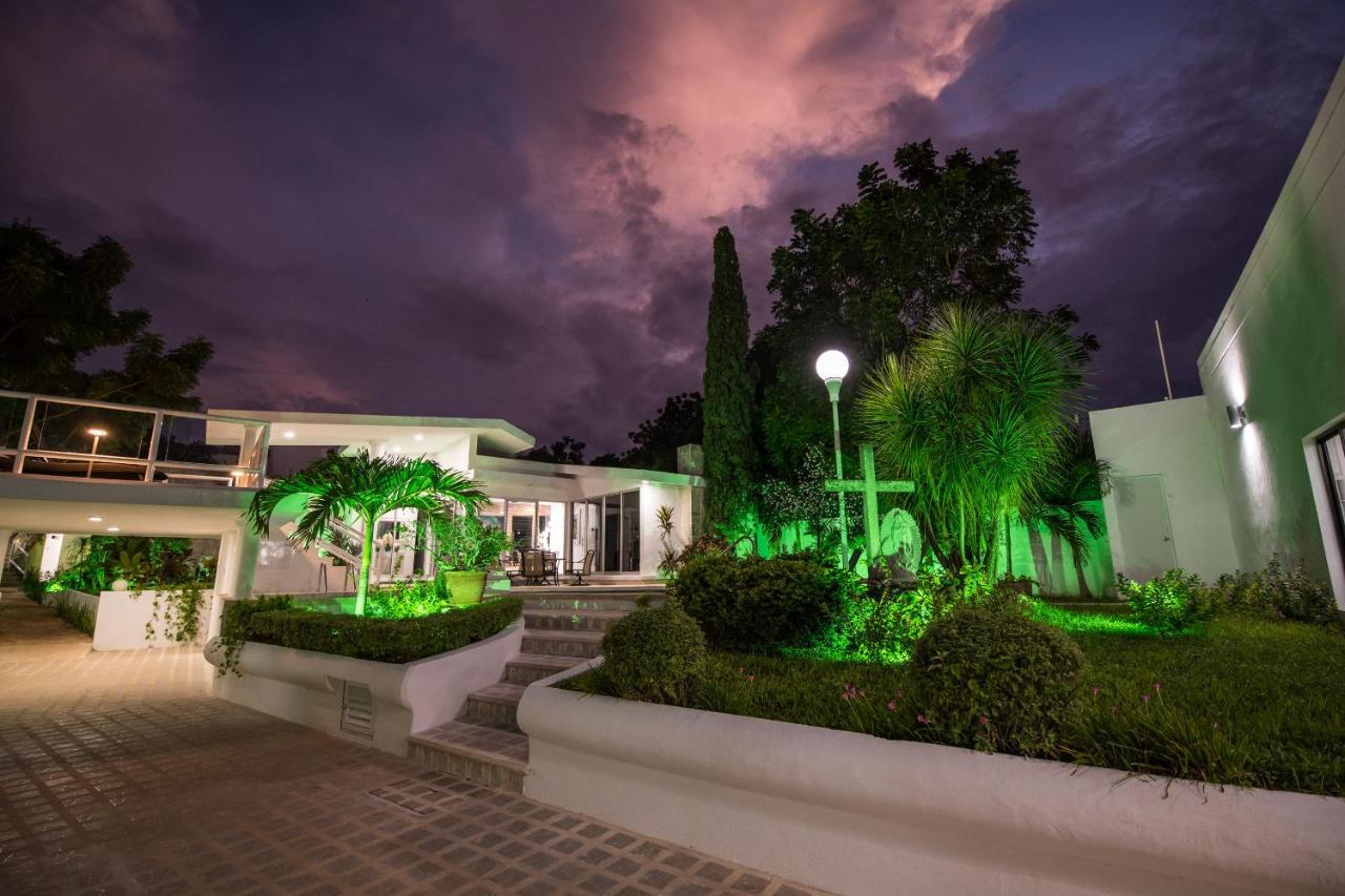 Saastah Hotel Boutique Вальядолид Экстерьер фото